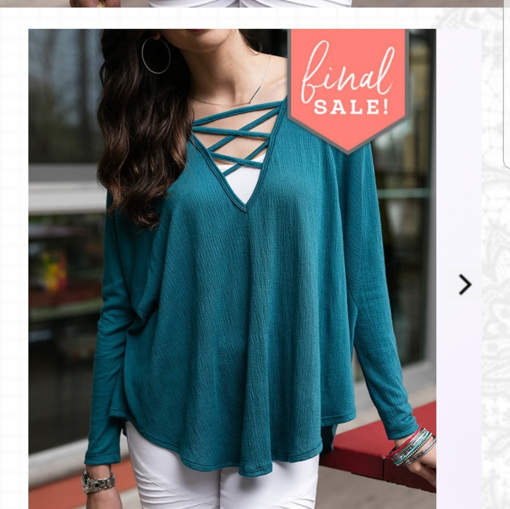 Grace and lace criss cross raglan top size small